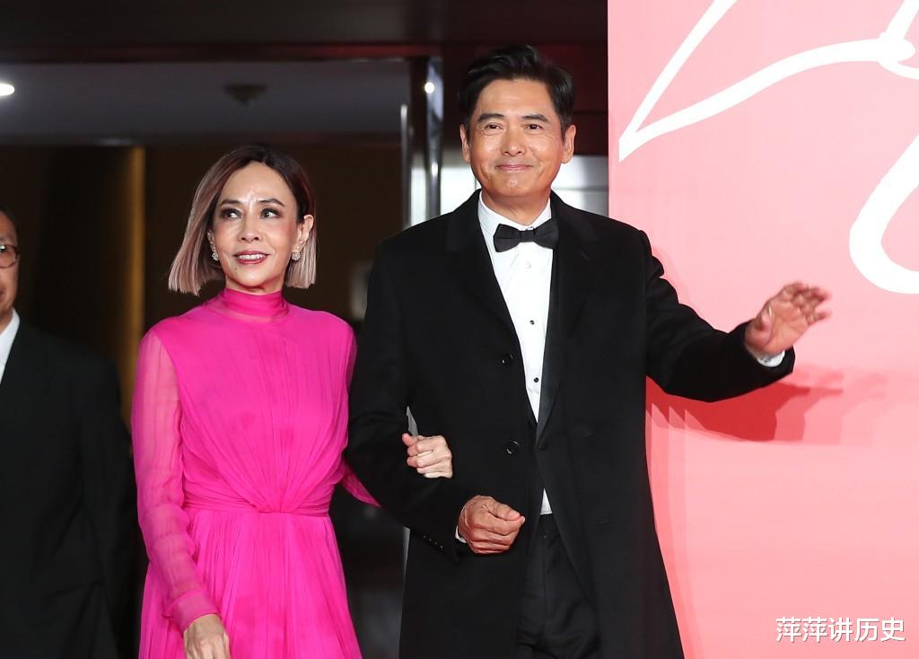 周润发苍蝇馆子拼桌,同桌头都不抬懒理影帝,引内地网友惊讶