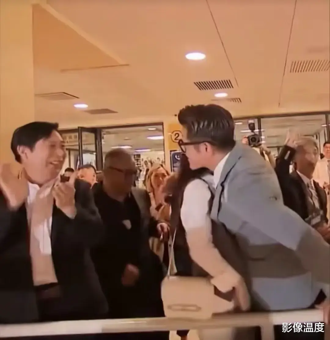 57岁郭富城赛马夺冠:获百万奖金与36岁妻子庆祝,59岁岳父现身引关注