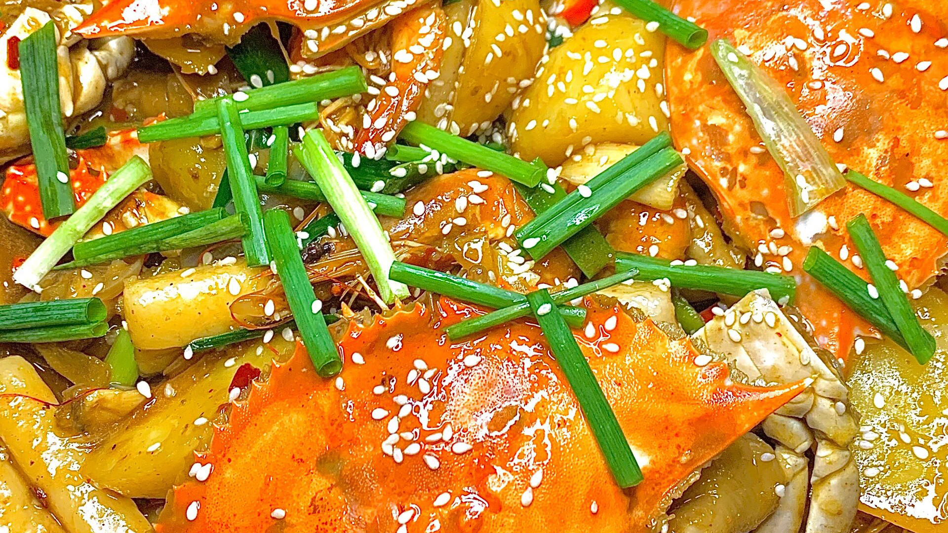 肉蟹煲|大厨教你家庭版肉蟹煲的做法，比饭店做的好吃，用汤拌饭都香