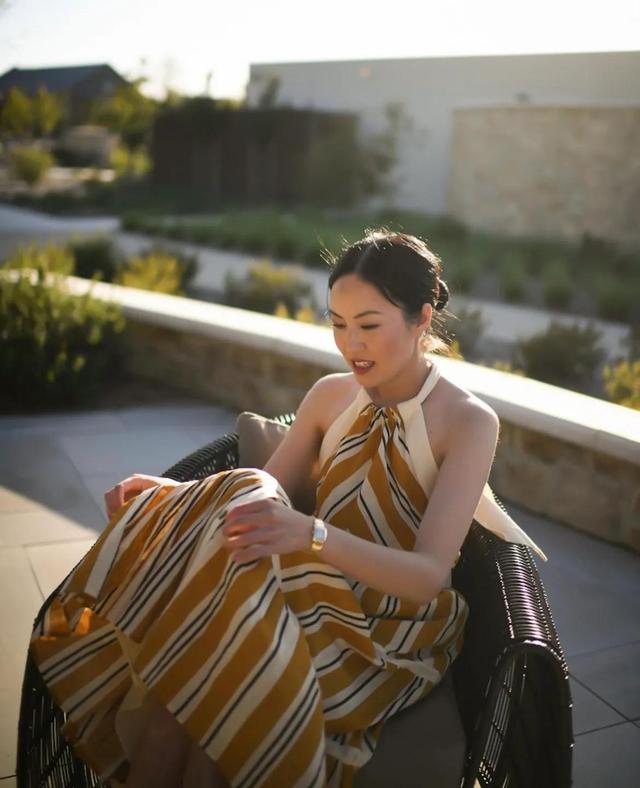 职业教育|跟她学职场精英风穿搭,简洁大方的平价款,一样气场十足