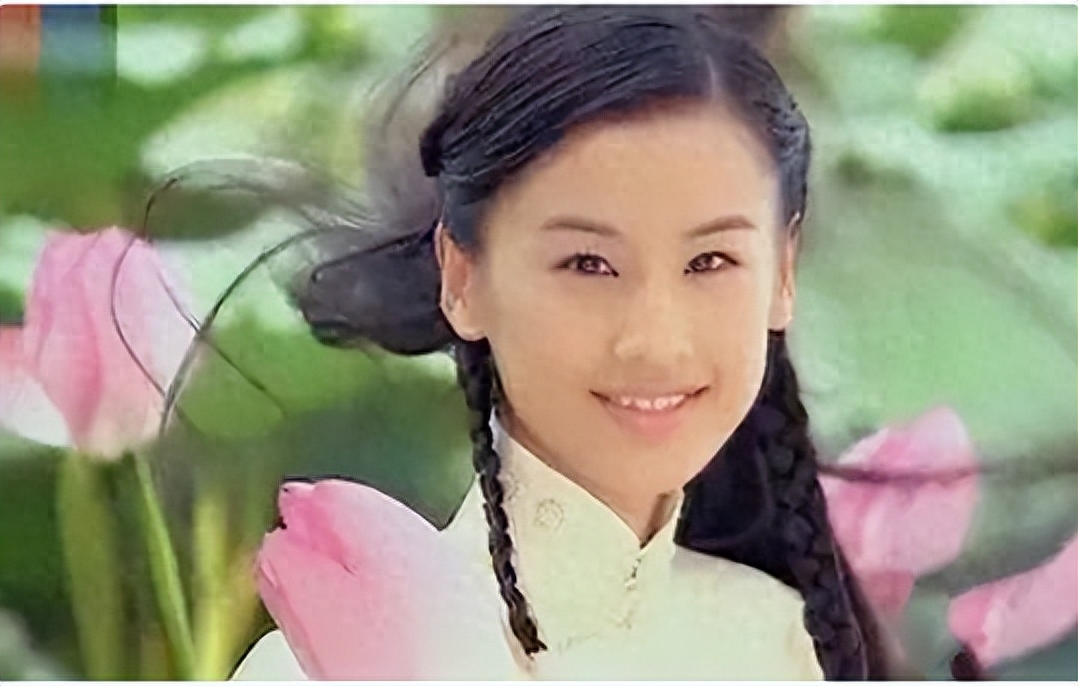 藏了8年才公开身份，一年两亿零花钱，她的故事远比你想得更精彩