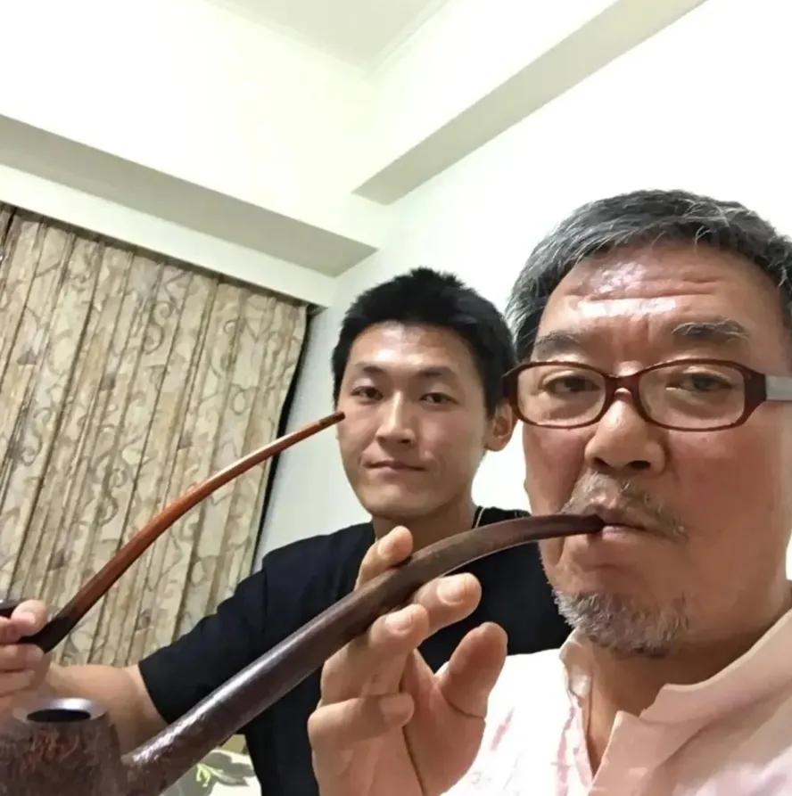 李立群|李立群带儿子参加侄子婚礼被拒绝,老家人:我们不欢迎他的儿子!