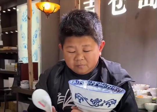 小六|小六视野和村长闹掰?解散团队疑利益分配不均,同事揭背后真相