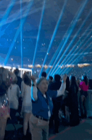 霉霉全球巡演狂揽百亿，歌迷买断机票酒店，外国总统总理写信表白