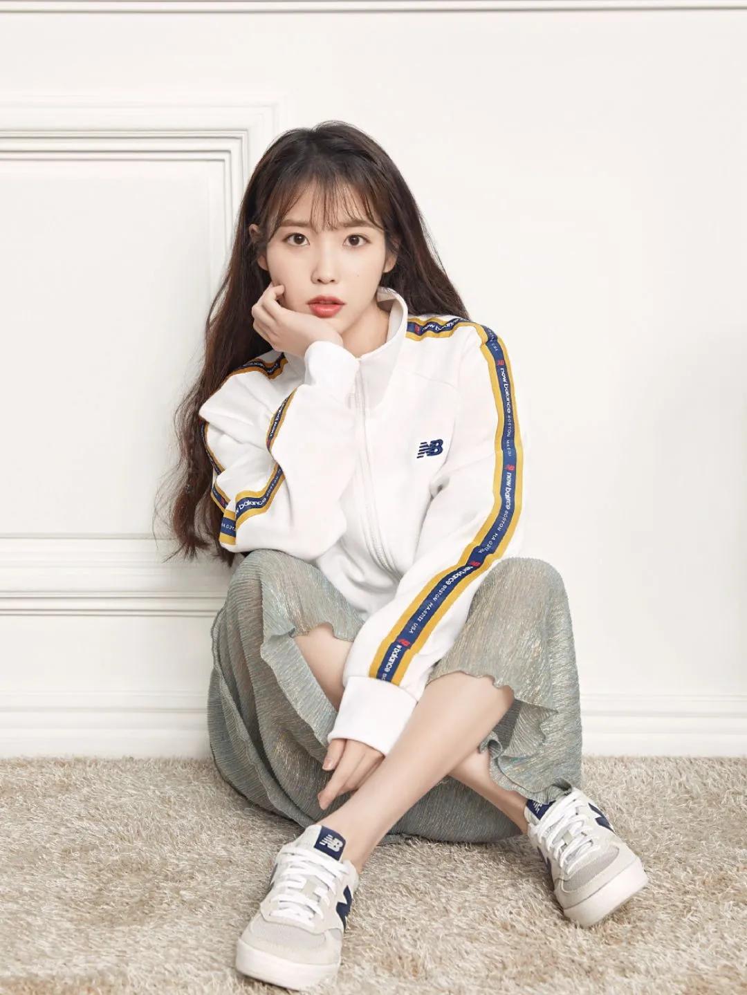 李智恩 甜美的李知恩画上深邃的眼影，变身中性酷女孩