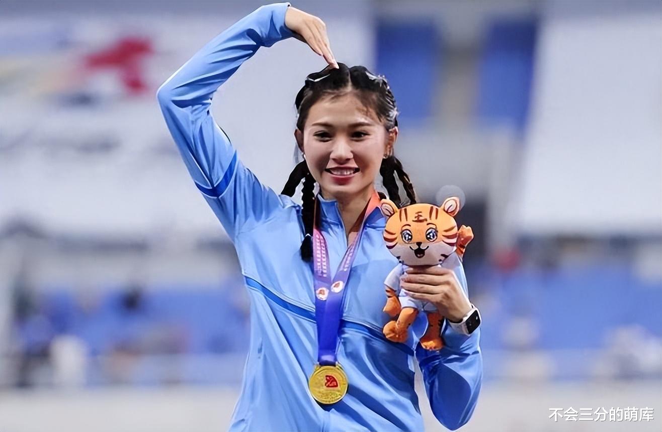 吴艳妮太嚣张！怒怼网友：就喜欢看不惯我，但又干不掉我的样子