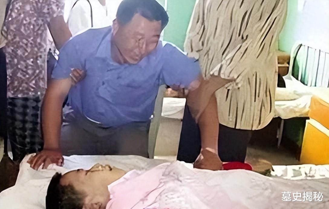 美味烧饼含剧毒:300人中毒一早上死42人,有的中毒者咬断舌头!