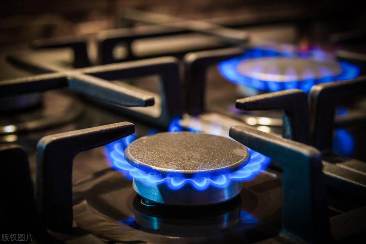 |据说燃气灶左边不能炒菜?燃气师傅告诉你事情原委,看完涨知识了