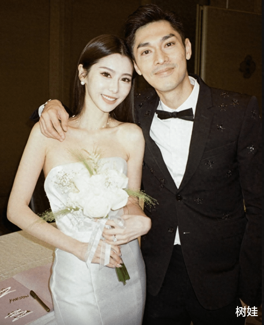 谭咏麟40岁干儿子娶网红空姐，新娘戴9对龙凤镯出嫁，两人交往6年