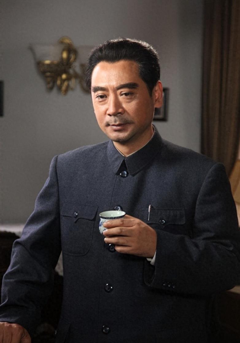 醒醒吧!没伟人气质就别硬演周总理,你是当观众瞎吗?