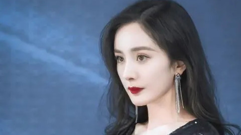 杨幂首先是杨幂，其次才是妈妈