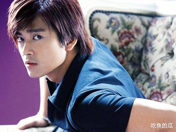 偷腥妙龄女？暗讽女友多次劈腿为出轨打掩护，娶小12岁嫩妻还能洗白？