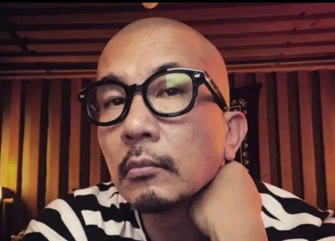 张兰|大S孤立无援？头号支持者“芳姐”扭头站队张兰，直播间热捧点赞