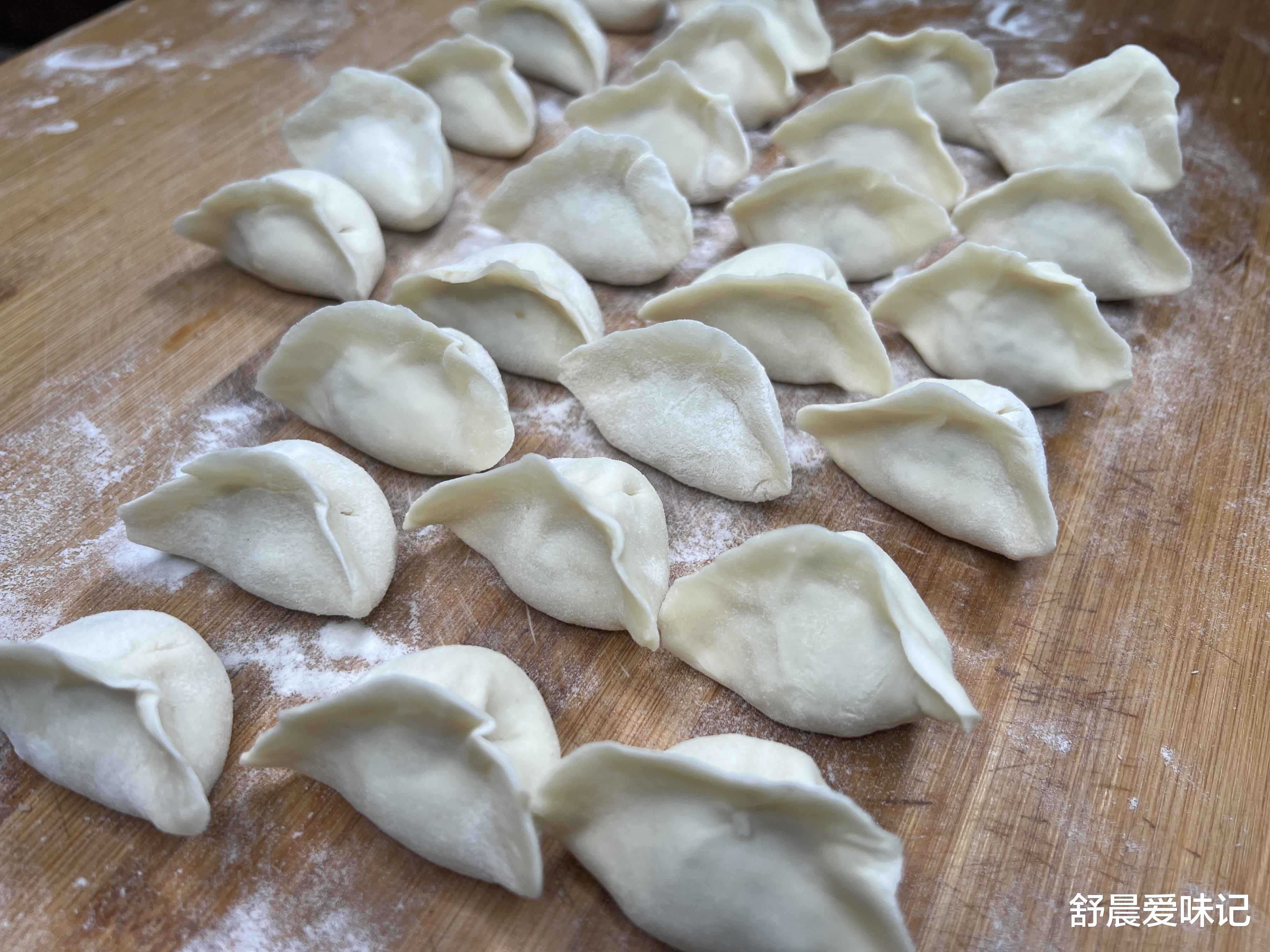 医生|用半个圆白菜和5块钱肉馅制作馅料，爽口不油腻，想吃饺子随时包