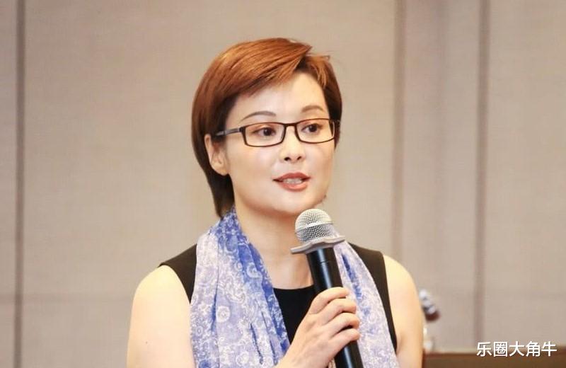 粉色|与袁立同居12年的富商徐威，为何转头又去娶了世界冠军张怡宁？