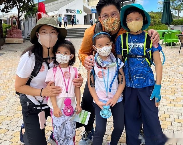 郭晶晶独自带3娃逛街,却一个保镖都没有,这就是霍家的厉害之处