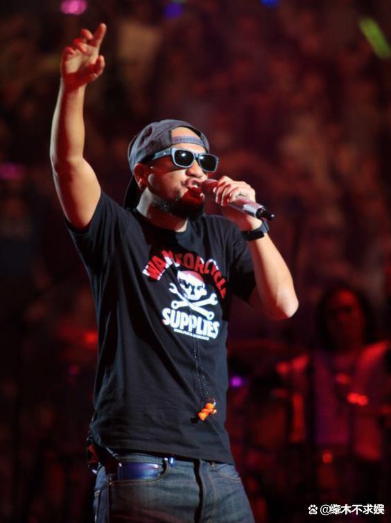 49岁张震岳大婚群星璀璨，婚礼太接地气，2000元一桌菜色引争议！