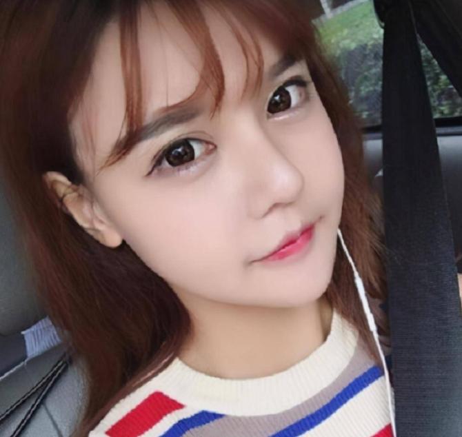 韩安冉婚礼生图被曝,身材发福面部“僵化”,近照神似女星邵音音