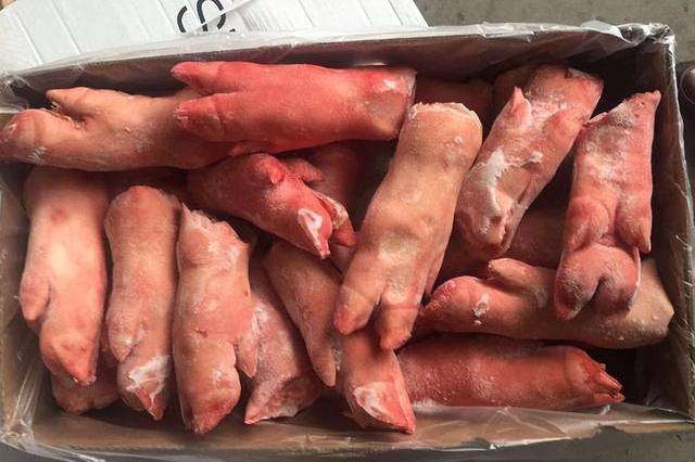 猪蹄|市场上的\冰冻猪蹄\从哪来的？冷藏柜老板说漏嘴，你听完再吃