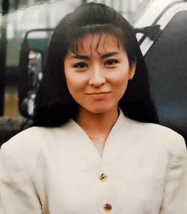 65岁天后至今未嫁,无性无爱,与青灯古佛相伴,被母亲毁掉一生