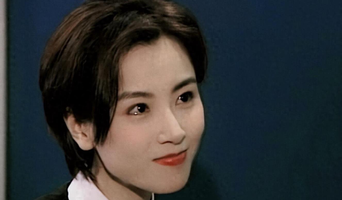 艳压黎姿却沦为富商的玩物,被抛弃后成为同性恋,年过半百至今未婚