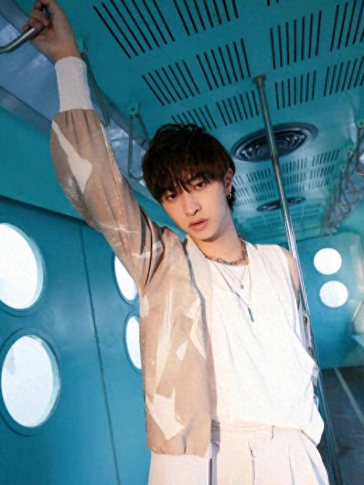 重磅!庾澄庆儿子发出出柜官宣:“我是同性恋,我为自己感到骄傲!”