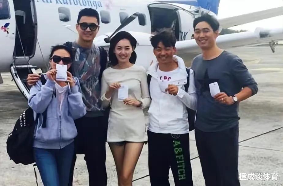 明星|当红功夫男明星被多次出轨,两人追求刺激,在别墅里偷欢险被抓