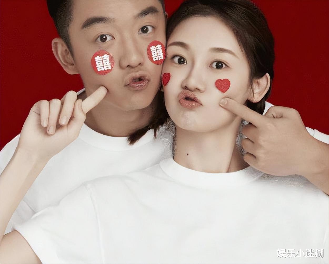 郑恺|郑恺首晒全家福,苗妈紧贴郑爸被批没分寸,男方被嘲像上门女婿