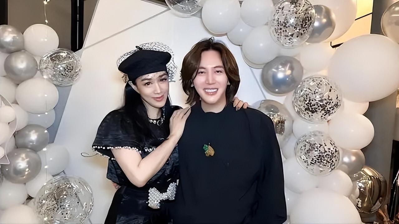 王红权|神壕！王红权星晒稀世珠宝，化一次妆花费高达数万，董璇惊喜出镜