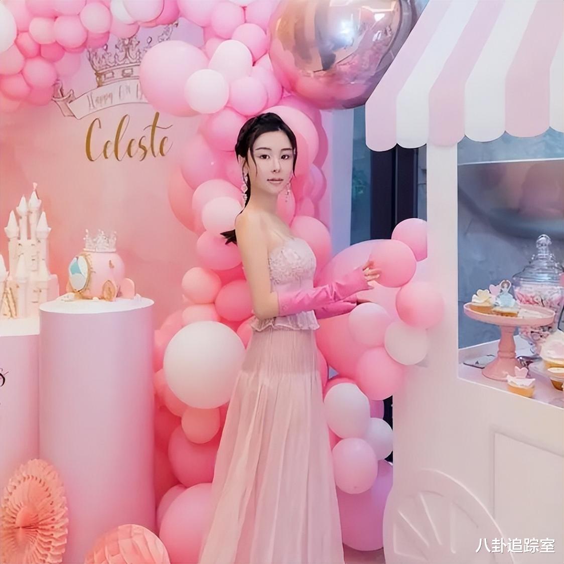 蔡天凤遗体遭亲友排队瞻仰,其面色红润犹如熟睡,将再度分解火化