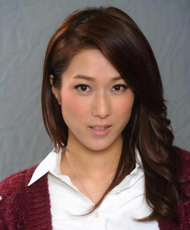 钟嘉欣，笑口常开，好彩自然来