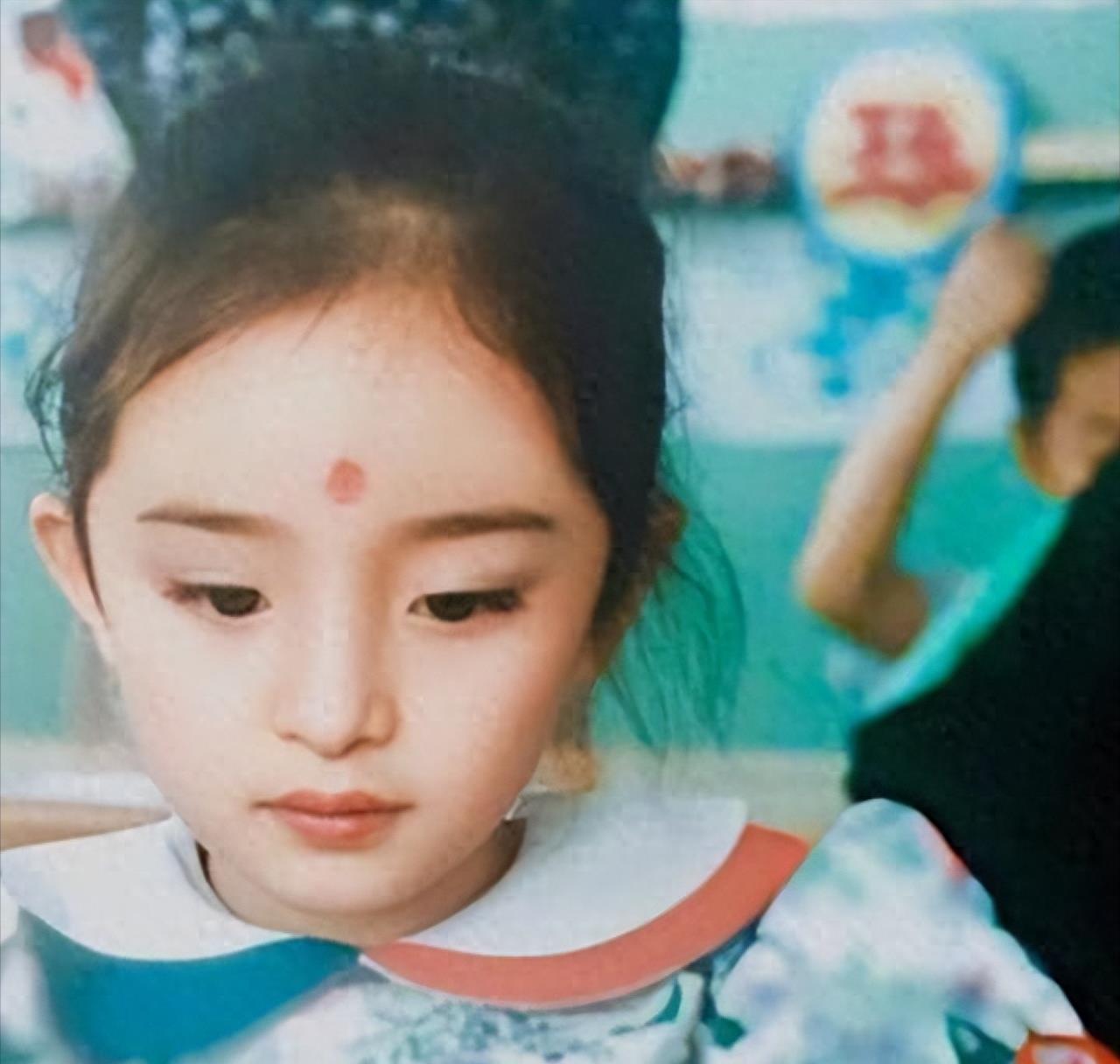 有种顽强叫“我没整容”!明明从大饼脸变成V脸,真当观众看不见