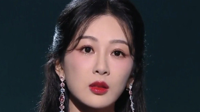 跨年晚会|跨年晚会状况百出，有人牵手引争议，有人丢戒指哭穷，有人成败笔