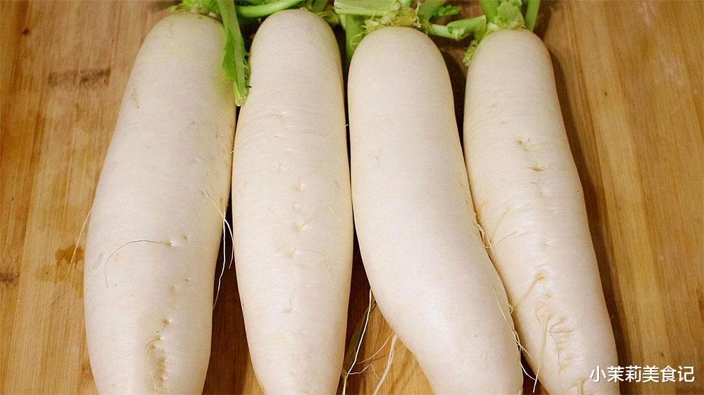 蜂蜜|这菜2毛1斤,却是公认的“肺部大救星”,一化痰,二解毒,三通便,四增免疫,切好加蜂蜜保存,每天泡水喝很受益