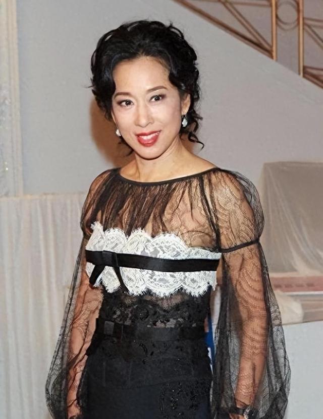 曝65岁朱玲玲离婚再次净身出户，她的一辈子都在为长子霍启刚铺路