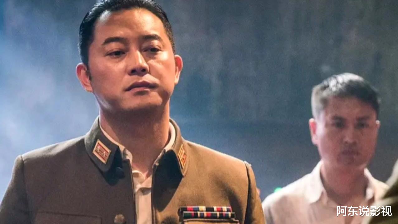 《刀尖》票房井喷,本以为张译够耀眼,我却被45岁的男4号惊艳了