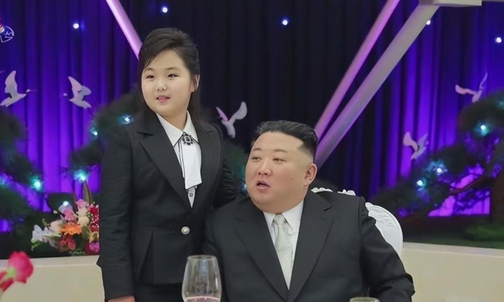 发型 9岁第一千金换发型！长发及腰的长发烫成卷发，金珠爱气质都变了