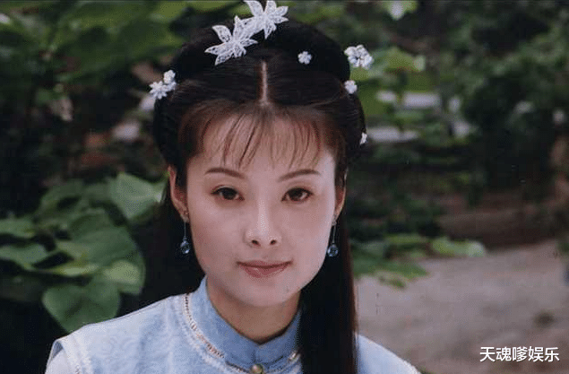 谢娜|50岁袁立退圈现贫民区，穿红色露肩装肿到认不出，被嘲“五花肉”