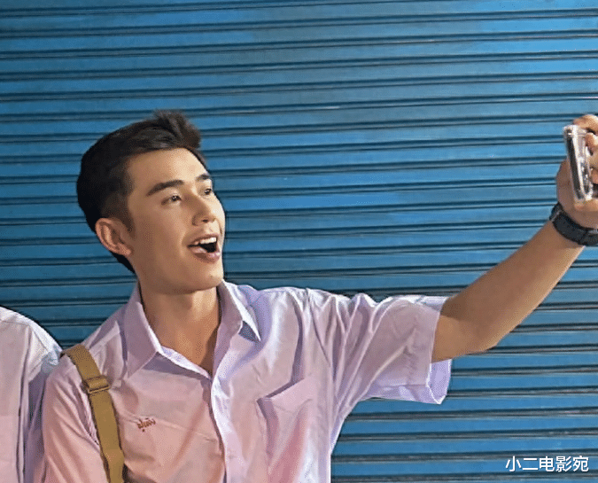 李佳琦前助理的转变,住上海豪宅生活奢侈至极,32岁享财富自由