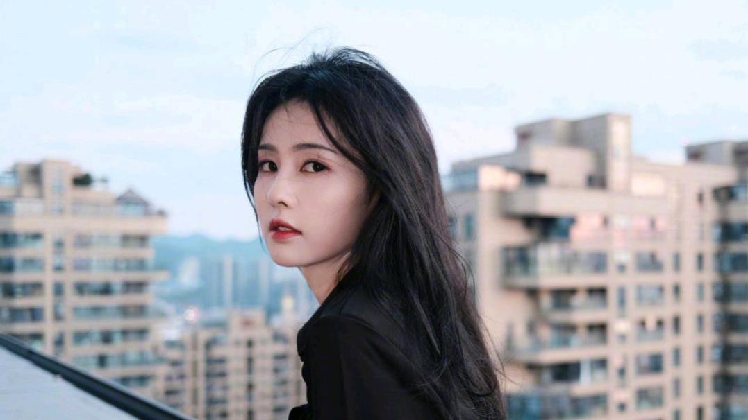 白鹿|白鹿剪成短发，素颜出演《北上》，终于不再演绝世美女了