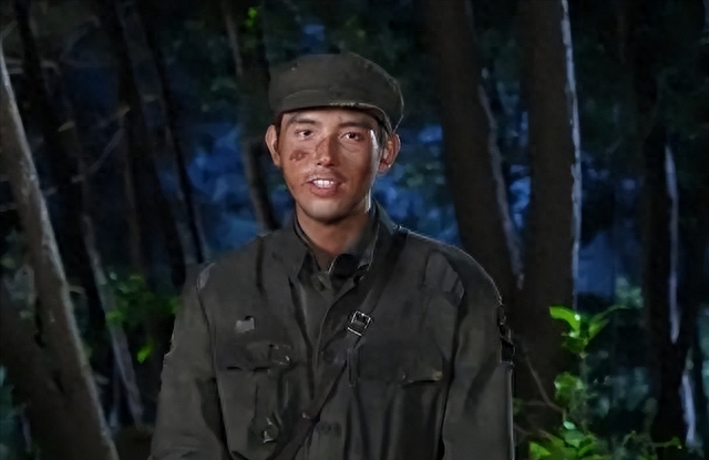 大汉奸头、五官狰狞，就别硬演“乔冠华”了，你是当观众瞎吗！