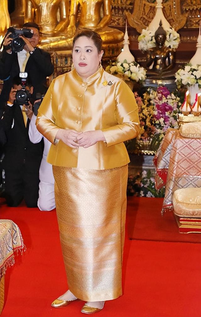泰国的诗丽帕公主人美心善,救助流浪动物,年近四十,未婚无子