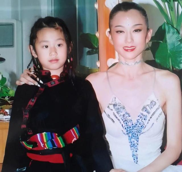 杨丽萍|小彩旗变成小太妹,失望的杨丽萍重新培养小白兔为接班人