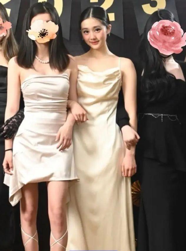 45岁孙莉罕见公开无修图美照,白发皱纹超抢镜,获赞衰老得很好看