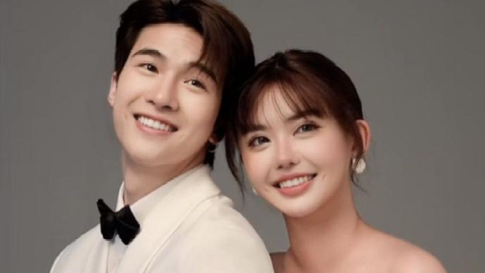 韩安冉|韩安冉与前男友纠缠不清，晒与女儿家庭合影，面部僵硬表情荒唐