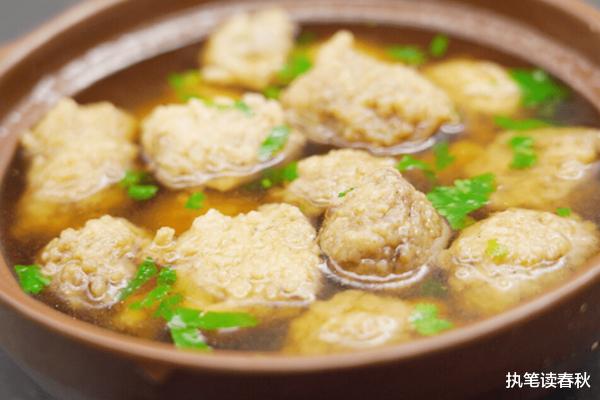 食材|“汆”和“氽”看起来非常相似，意思却完全不同，用错会闹大笑话