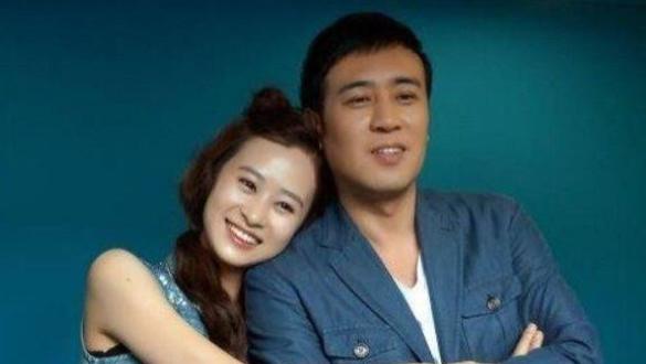 于和伟隐瞒24年的妻子原来这么美！温婉贤淑撞脸杨童舒