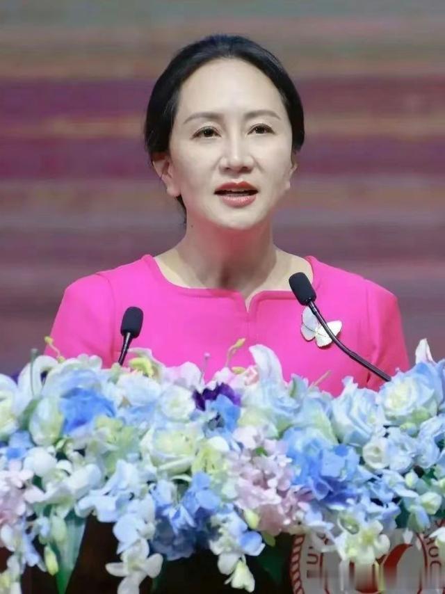 女人过了50岁,发不烫不染、不穿金戴银更优雅!看孟晚舟就知道了