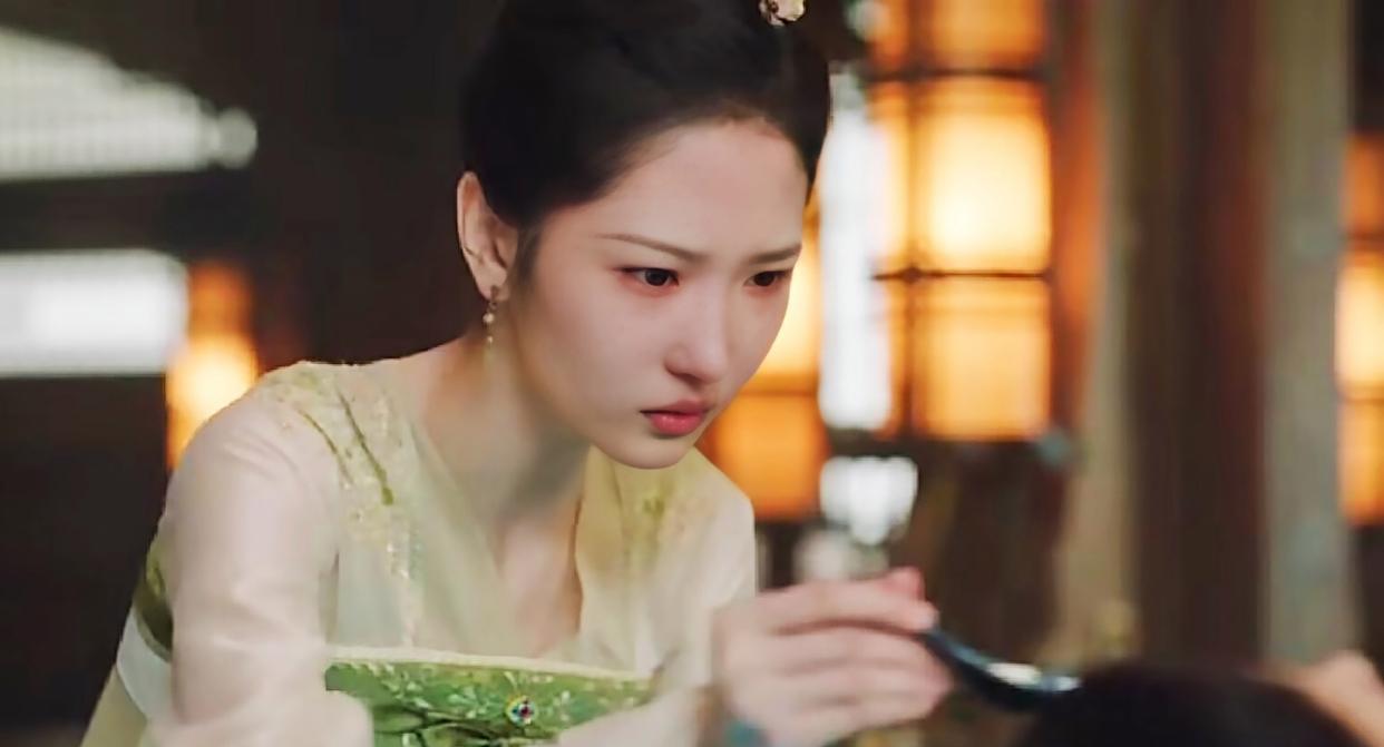 《长相思》被涂山璟的“嘴替”圈粉,他躺了37年,这个家全靠她了