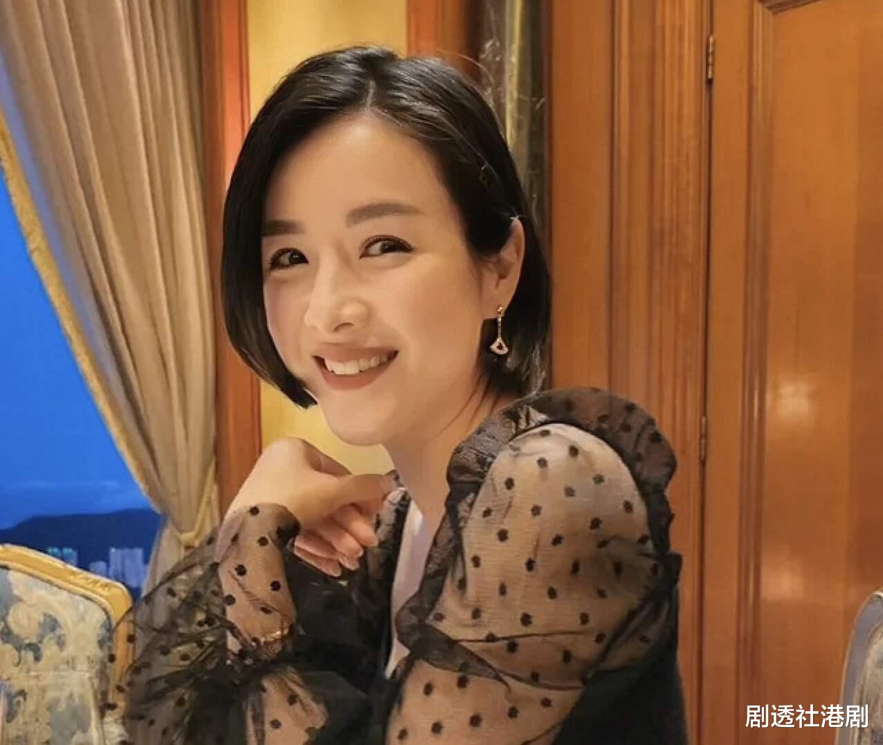 陈茵媺|四年成功抱仨!TVB知名夫妻档庆祝结婚10周年,老公送大钻戒